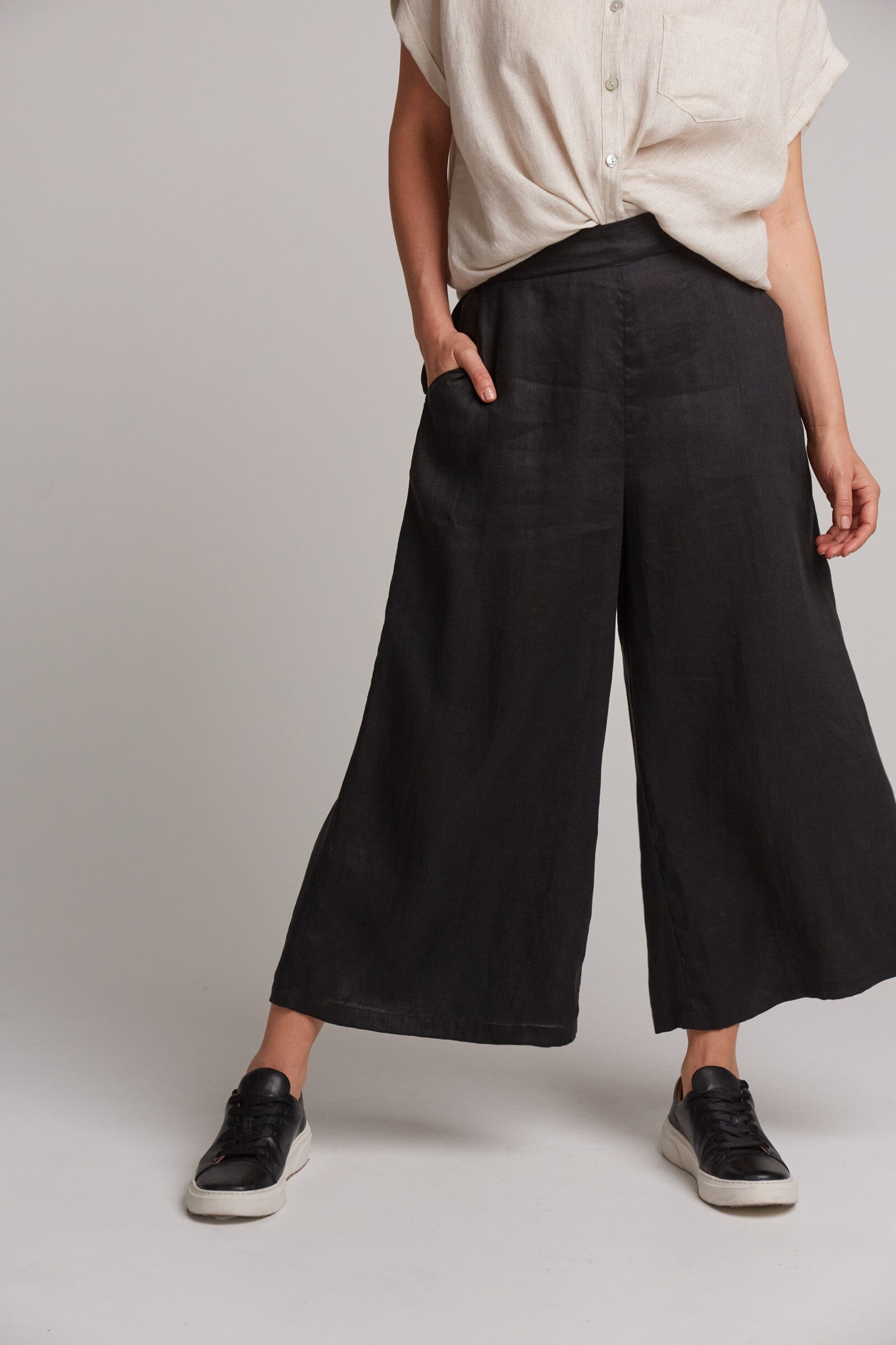 eb&ive | Studio Crop Pant - Ebony Womens eb&ive