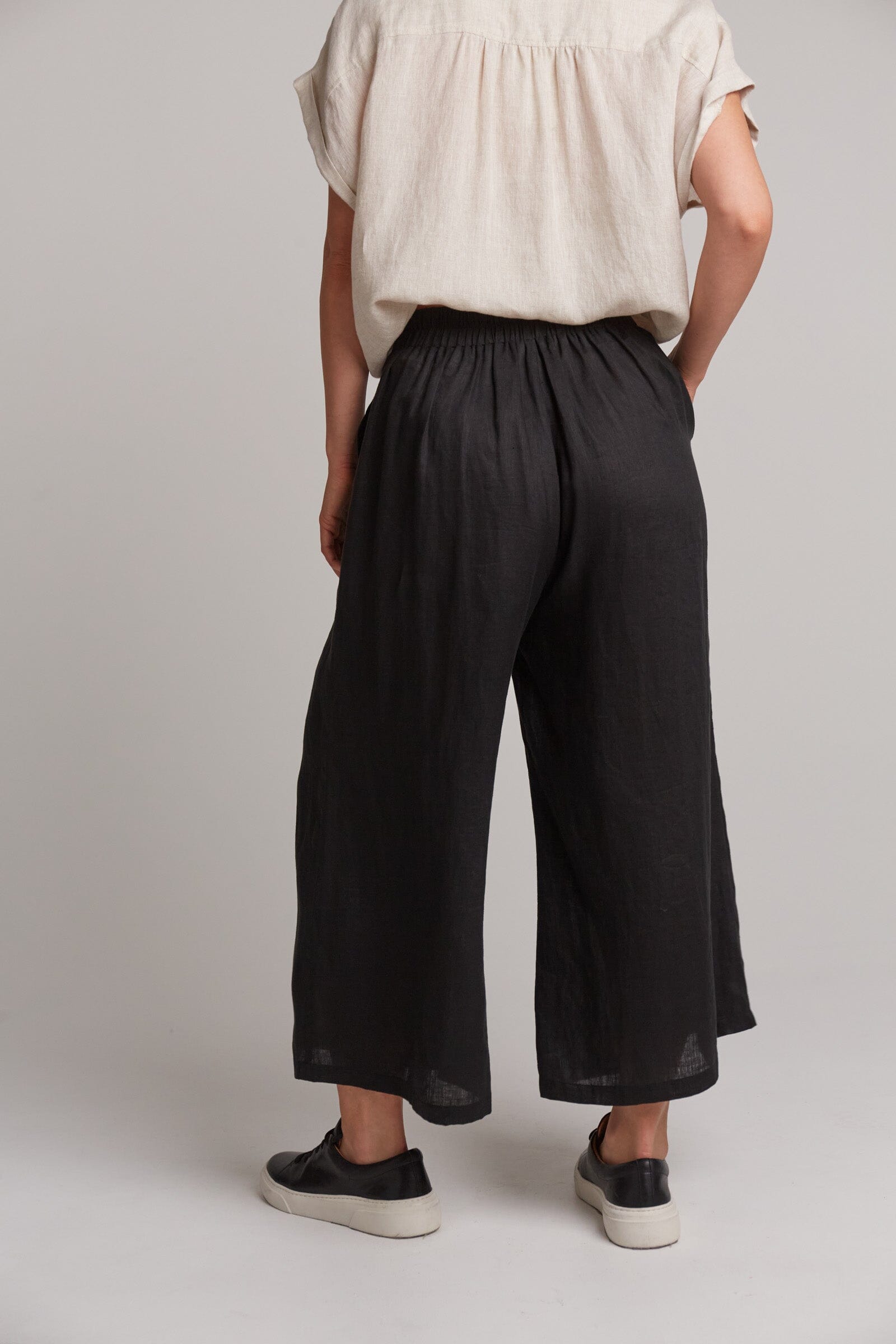 eb&ive | Studio Crop Pant - Ebony Womens eb&ive