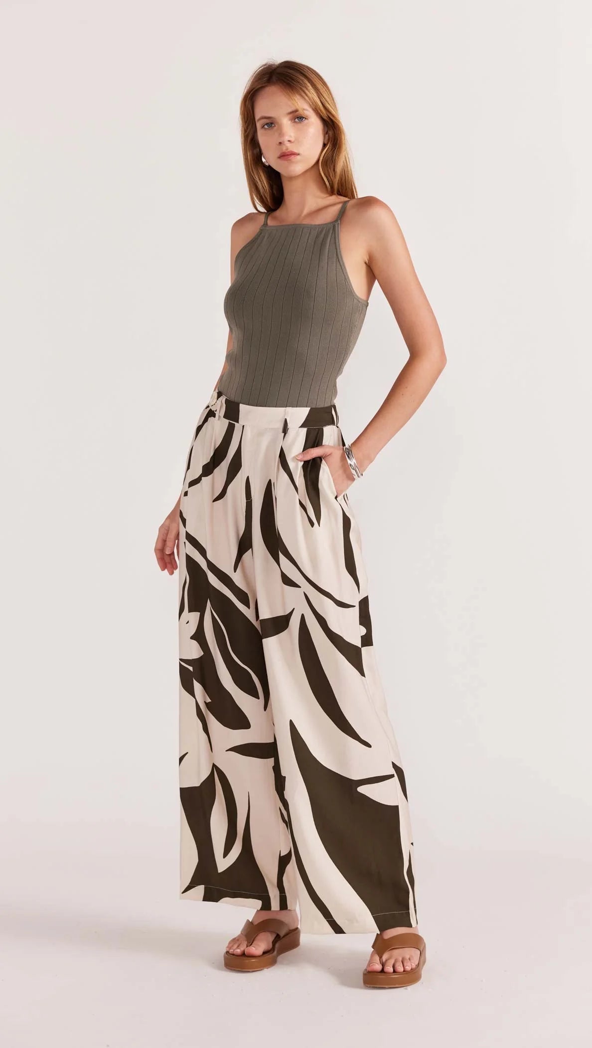 Staple The Label - ACACIA WIDE LEG PANTS - Olive Womens STAPLE THE LABEL