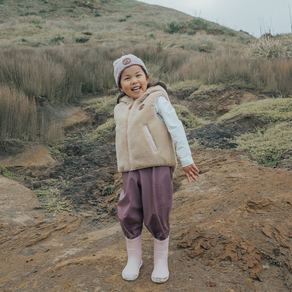 Crywolf - REVERSIBLE YETI VEST - Camel/Blush Girls Crywolf