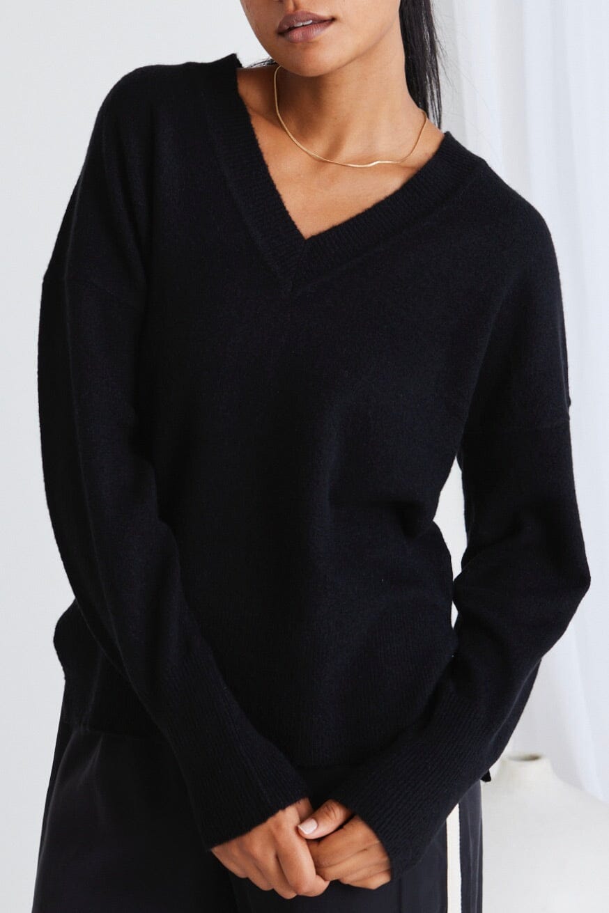 Stories Be Told - Quinn V Neck Fine Knit Jumper - Black Womens Stories Be Told