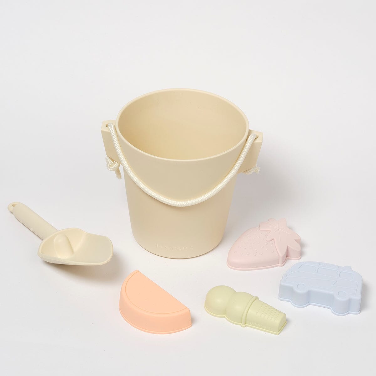 SUNNYLiFE - Silicone Bucket & Spade Set Apple Sorbet - Multicoloured CUTENESS Sunnylife