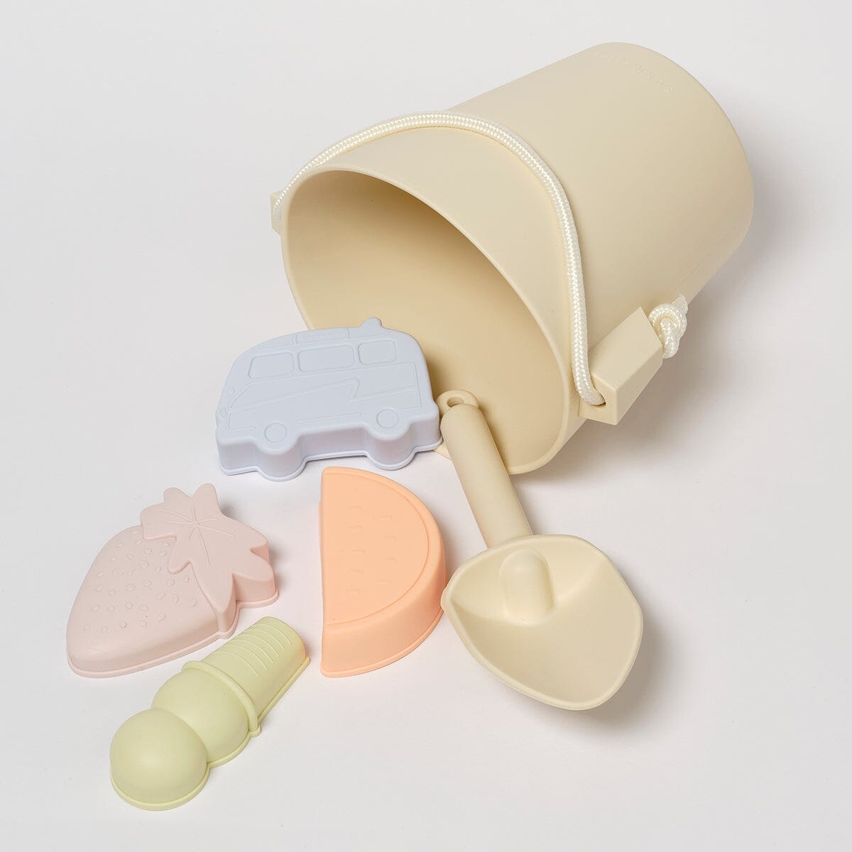SUNNYLiFE - Silicone Bucket & Spade Set Apple Sorbet - Multicoloured CUTENESS Sunnylife