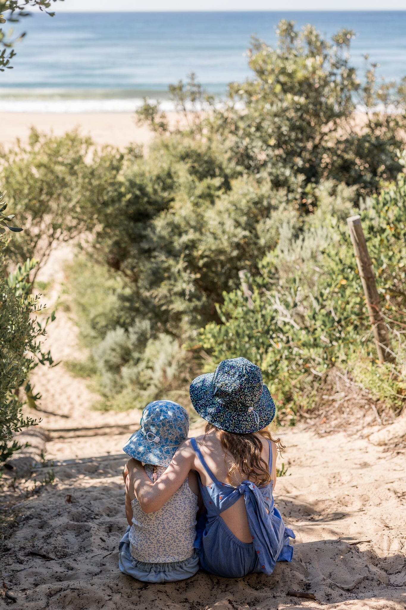 Acorn - Wide Brim Sun Hat - Fleur / Navy-Floral Girls Acorn