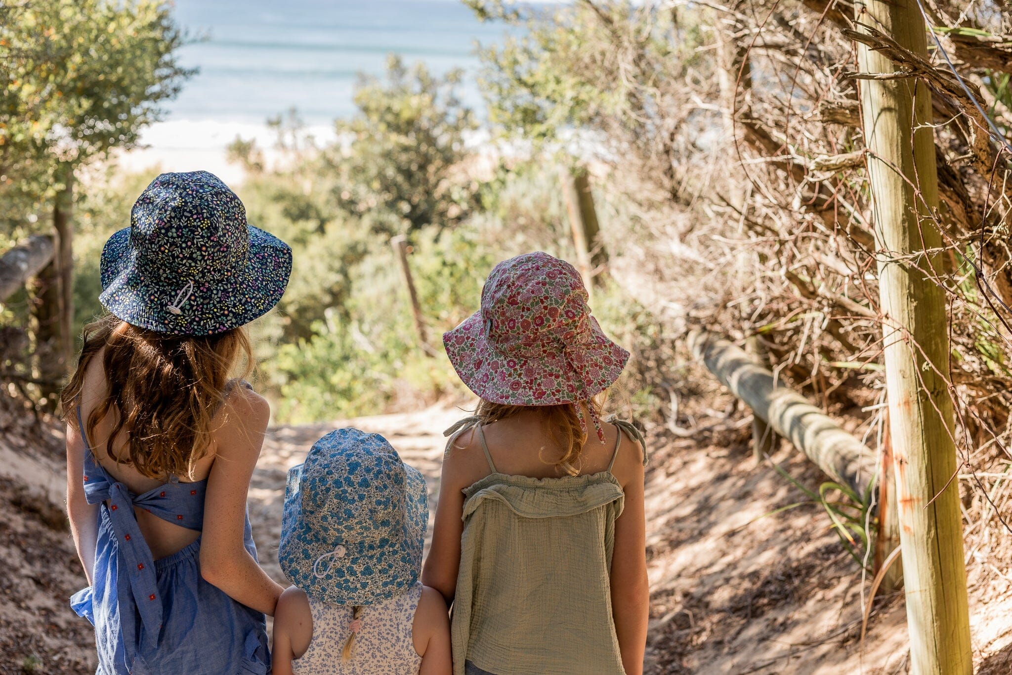 Acorn - Wide Brim Sun Hat - Fleur / Navy-Floral Girls Acorn